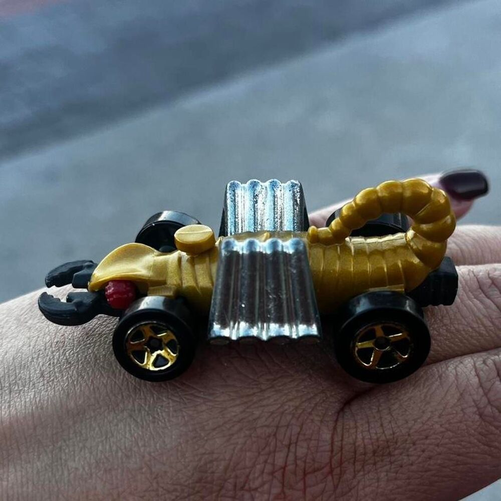 VINTAGE 1985 Hot Wheels Eevil Weevil die-cast toy car COLLECTIBLE - Picture 5 of 7